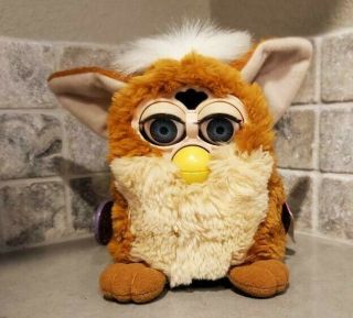 1998 - 1999 70 - 800 Furby Red/brown Fur Blue Eyes - Tag Attached