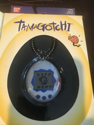 Very Rare Tamagotchi 1996 - 1997 White with Blue Buttons 1800 3