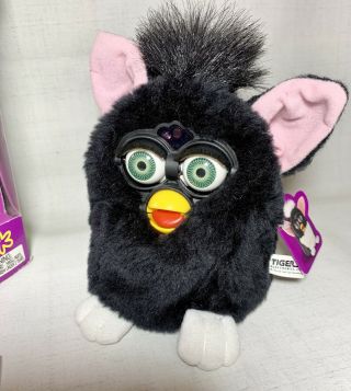 Vintage Black Furby with Pink Ears & Green Eyes Tiger Electronics 1998 w/ Box 2