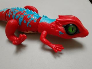 Robo Alive Lurking Lizard Battery - Powered Robotic Toy By Zuru Red Blue Lizard