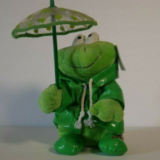 2010 Cuddle Barn Musical Plush Frog Singing In The Rain Umbrella