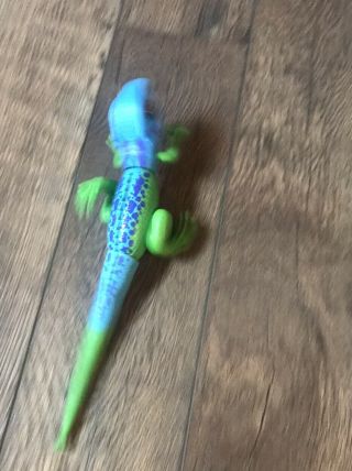 Robo Alive Lurking Lizard Battery Powered Toy Green/blue By Zuru 2