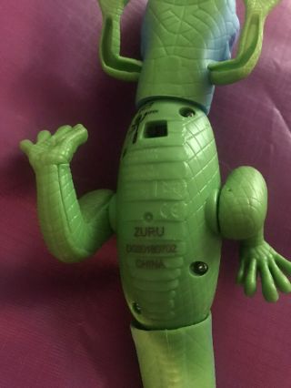 Robo Alive Lurking Lizard Battery Powered Toy Green/blue By Zuru 3
