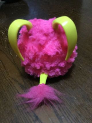 2012 Hasbro Furby Party Rockers Creature (Pink Loveby w/ Yellow Ears) 10CM 3
