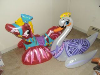 Inflatable Blow Up 38 Inch Swan And Sea Horse.