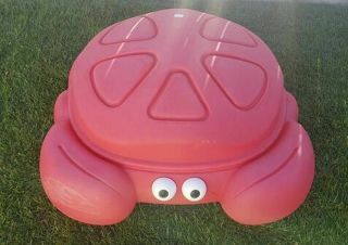 Step2 Kids Plastic Crabbie Outdoor Sandbox With Cover -
