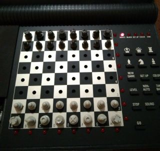 Radio Shack Portable 1650L Sensory Chess Computer vintage video game complete 2
