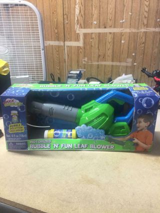 Sunny Days Entertainment Maxx Bubbles Toy Bubble Leaf Blower With Refill
