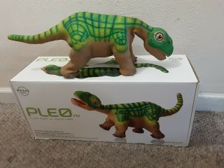 Pleo Rb Robotic Dinosaur And Accessories
