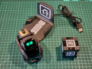 Anki Vector Home Companion Robot W Amazon Alexa Built - In,  Cube,  Home Charger