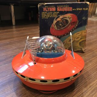 K.  O.  Yoshiya Space Flying Saucer With Pilot Tin Lithographed Toy Japan Cragstan
