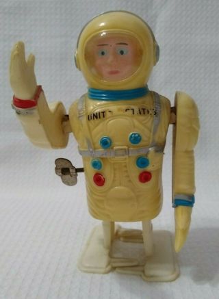 Vintage Plastic Space Man Astronaut Mechanical Walking And Swings Arms