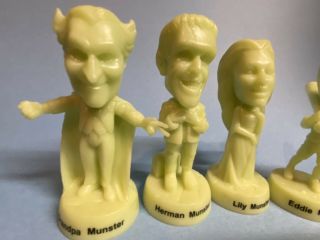 MUNSTERS GLOW IN THE DARK LITTLE BIG HEADS SIDESHOW 1999 FULL SET OF 5 2