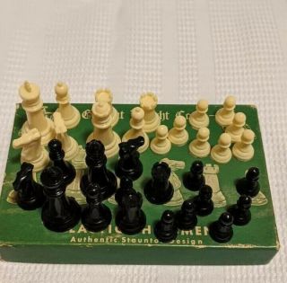 c.  1946 GALLANT KNIGHT CHESS SET - RULES & BOARD Plastic Chessmen STAUNTON DESIGN 3