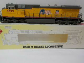 Aristo - Craft Art - 23010 Union Pacific 9599 Dash - 9 Up “flags And Wings " G Scale