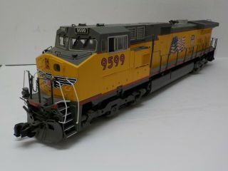 Aristo - Craft ART - 23010 Union Pacific 9599 Dash - 9 UP “Flags and Wings 