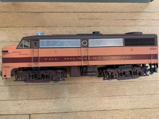Aristo - Craft Milwaukee Road FA - 1 Diesel Locomotive G Scale 3
