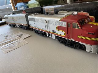 Aristo - Craft Rea 2010 :: Santa Fe Diesel Loco Both Cars And Boxes.  1:29 Scale