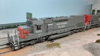 Scaletrains Rivet Counter Sd40t - 2 Southern Pacific 8514,  Athearn Sd40t - 2 Dummy.