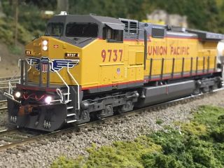 Mth Ho Dash 9 Locomotive With Dcc & Sound Up 9737