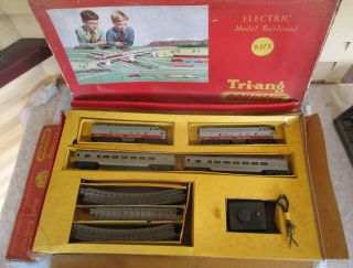 Vintage Tri - Ang Triang Rhx Train Set,  2 Diesel Locos,  2 Carriages,  Oval Of Track