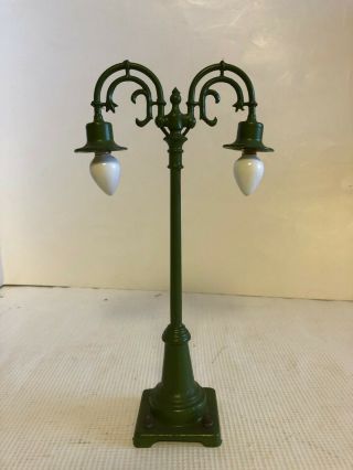 Lionel Vintage Prewar 54 Small Double Gooseneck Lamp Post - Pea Green - Lights