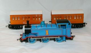 Hornby Thomas The Tank Engine And Two Coaches