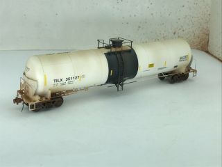 Scale Trains Rivet Counter Trinity 31k gallon tank car TILX 351127 Weathered 3