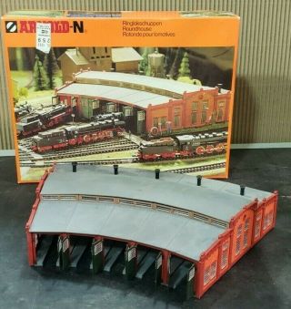 Arnold / Rapido N Scale 6384 - 5 Stall Roundhouse / Engine Shed W/box