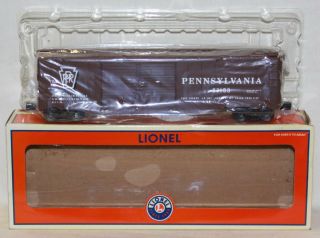 Lionel 6 - 17281 O Gauge Pennsylvania Double Door Box Car With Auto Frame Load