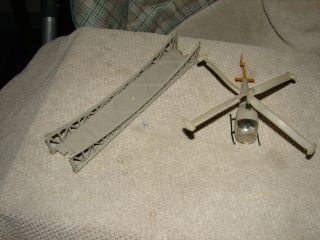Lionel Postwar Navy Helicopter And Arch Bridge For The 3419 And 6425 Cars