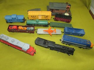 Vintage Ho Scale Model Train Set Complete,  3 Engines,  8 Cars,  2trnsfmr,  Track,