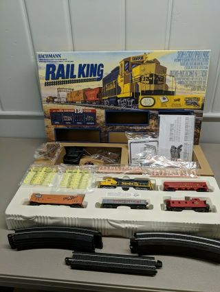 & In Great Shape Vintage Bachmann Rail King Ho Train Set E - Z Track
