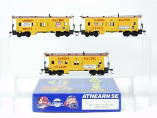 Ho Scale Athearn 2305 Set Of 3 Up Union Pacific Bay Window Cabooses