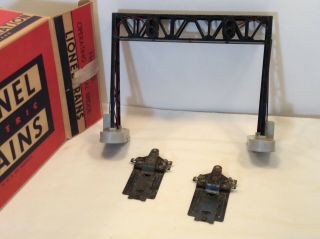Postwar Lionel No.  450 Operating Signal Bridge With Two Controllers And Box Vgc