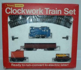 Triang Hornby Oo Clockwork Train Set - Loco / 3 Wagons / Track - Minix Car Rs87