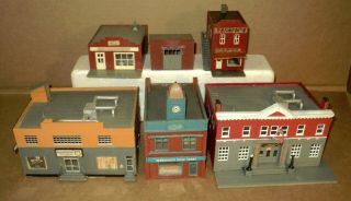 = Ho Scale Train Layout Accessories.  " Assortment Of (5) Ho Scale Buildings "