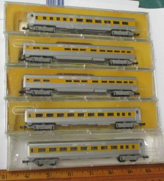5 Vintage N Gage Scale Toy Train Cars Minitrix Union Pacific 3051 & 3031