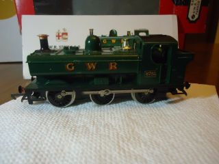 Hornby R041 Great Western 8751 Pannier Tank Steam Locomotive,  Box
