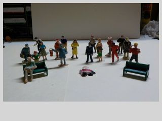 O/s Gauge Plasticville 18 Assorted Painted Figures 2 Benches & Santa