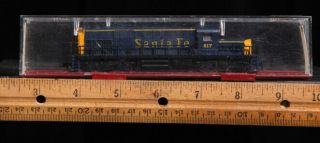 N Scale Mrc Santa Fe Rsd - 15 Diesel Locomotive