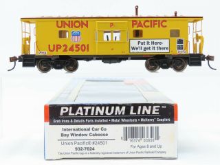 Ho Scale Walthers 932 - 7624 Up Union Pacific Bay Window Caboose 24501