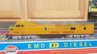 Model Power Emd E7 Diesel Locomotive Ho Scale Engine 1476a Union Pacific 914 Ho
