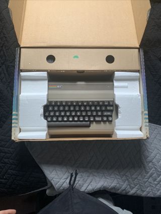 VINTAGE COMMODORE 64 COMPUTER only W/ORIGINAL BOX 2