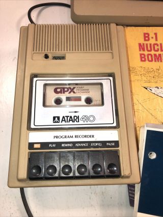 ATARI 800 Home Computer with Tape Reader 410 4 Games 2
