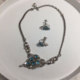 Vintage Barclay 15 " Necklace With Aqua Rhinestones & 3/4 " Screw Back Earrings