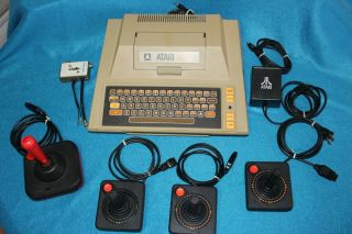 Atari 400 8 - Bit Home Computer 1979 W/ Pwr Supply & 4 Joysticks (2 Atari,  2 Non -)