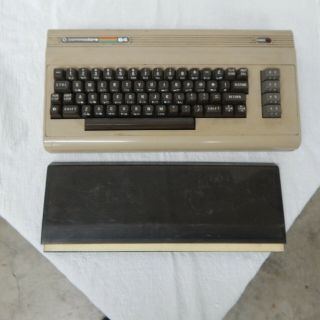Vintage Commodore 64 Computer or Restore 2