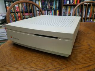 Apple Macintosh Iisi Computer With 5.  25 Apple Disk Iic