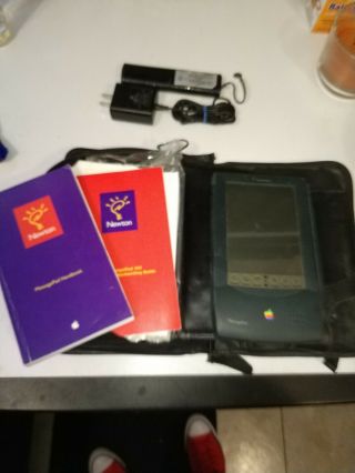 Apple Newton Messagepad 100 With Carrying Case Booklets